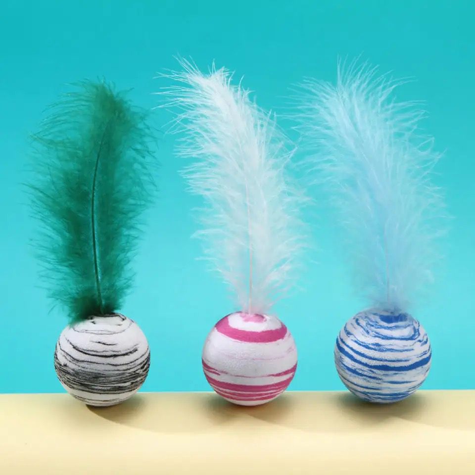 Feathers bell Bouncing Pet Toy Ball - Rubber🤸🦘