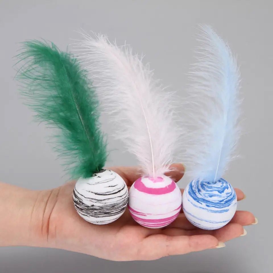 Feathers bell Bouncing Pet Toy Ball - Rubber🤸🦘