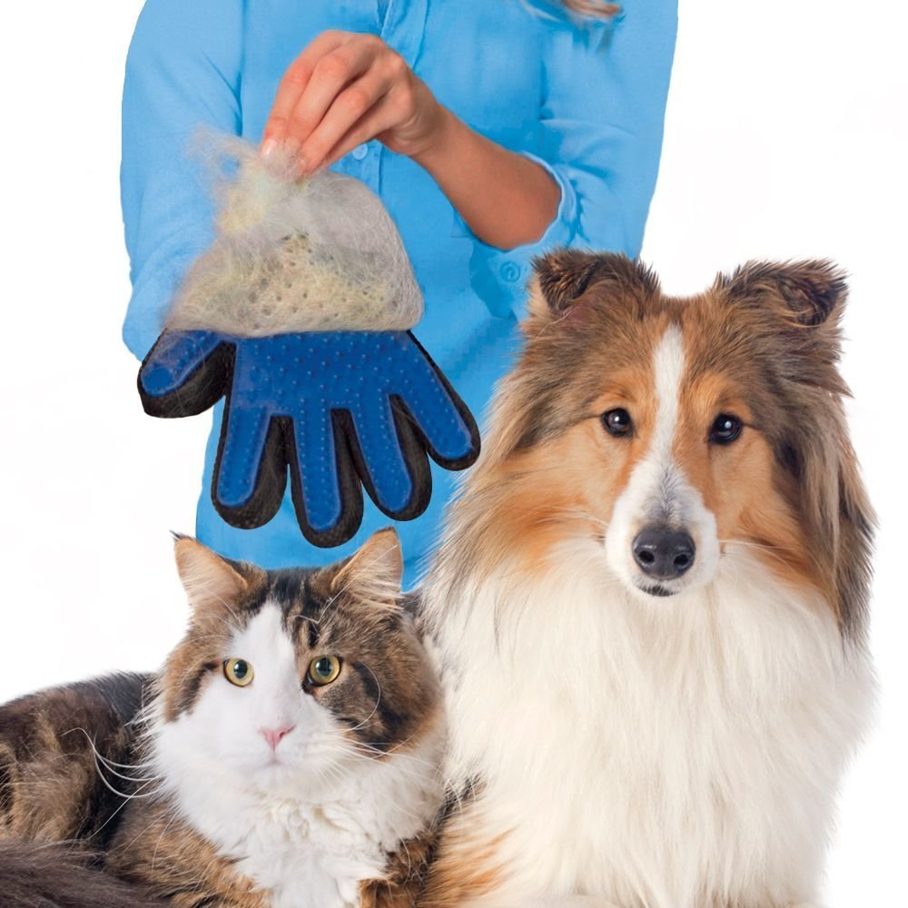 True touch pet grooming glove – Pet and brush them at the same time!