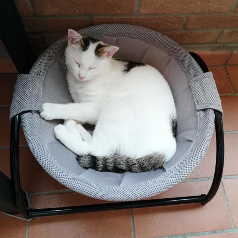 Recessed cat hammock