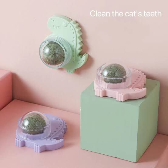 Rotatable catnip toy ball 🎱 😻