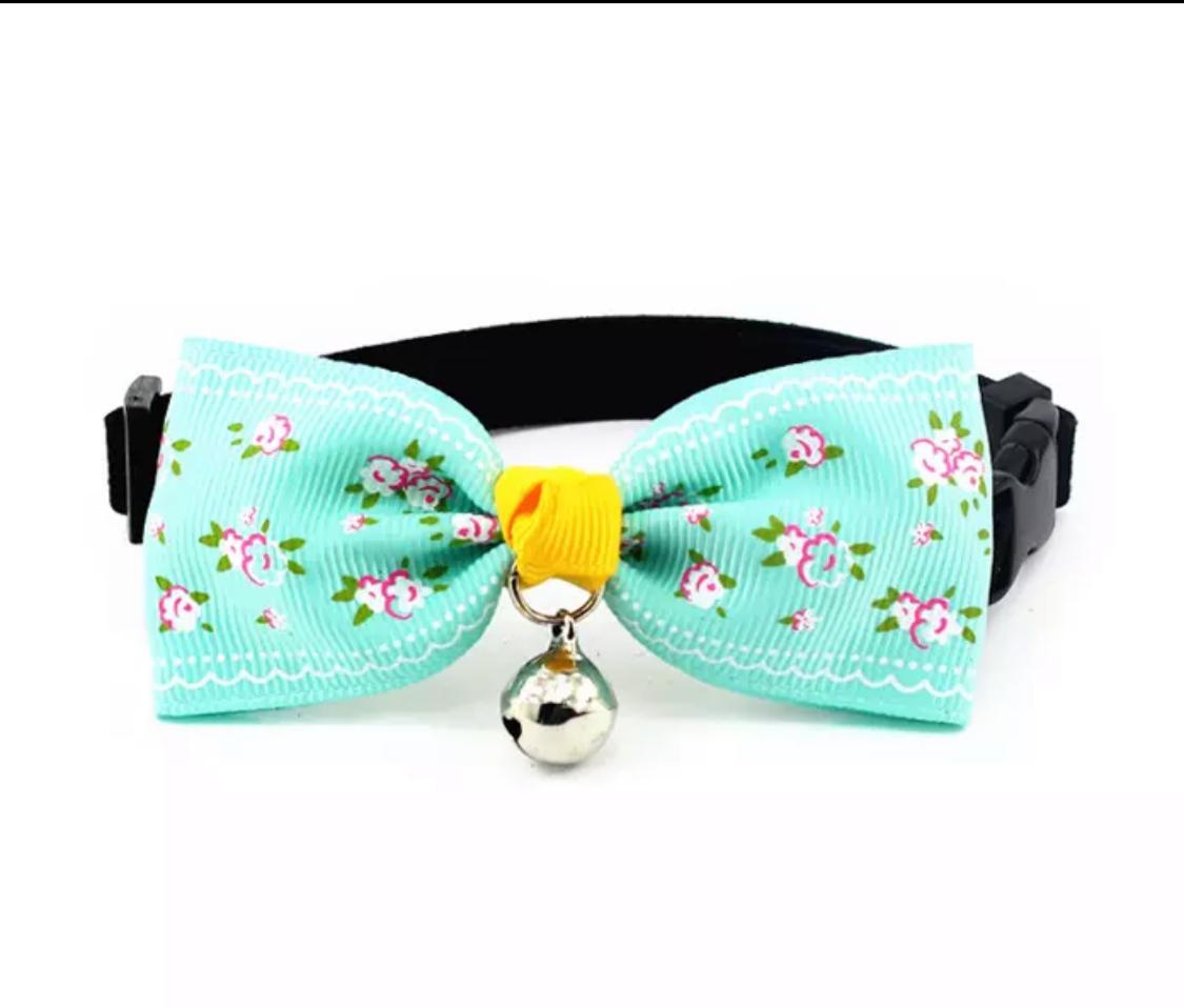 Printed Pet bows with bell adjustable.